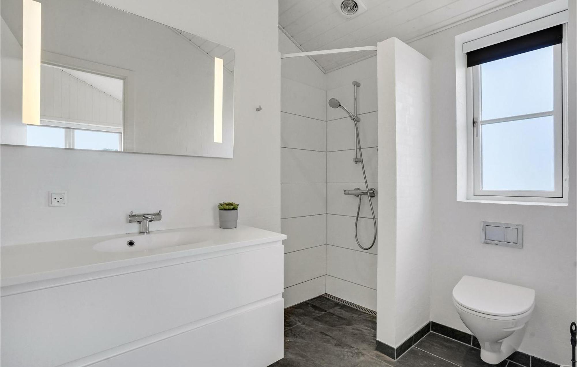 Amazing Home In Blavand With Wifi Blåvand Exterior foto